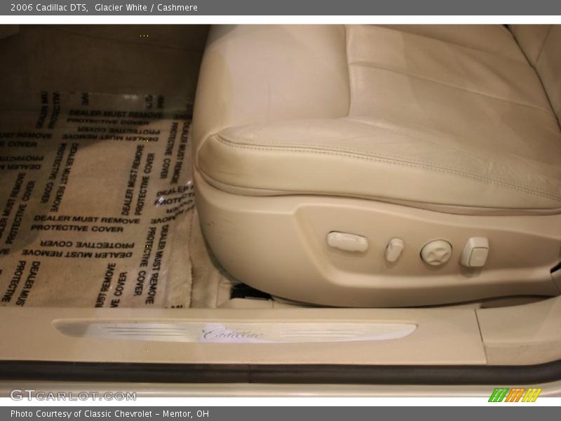 Glacier White / Cashmere 2006 Cadillac DTS