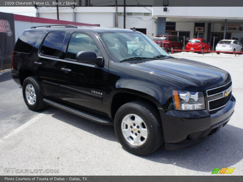 Front 3/4 View of 2009 Tahoe LS