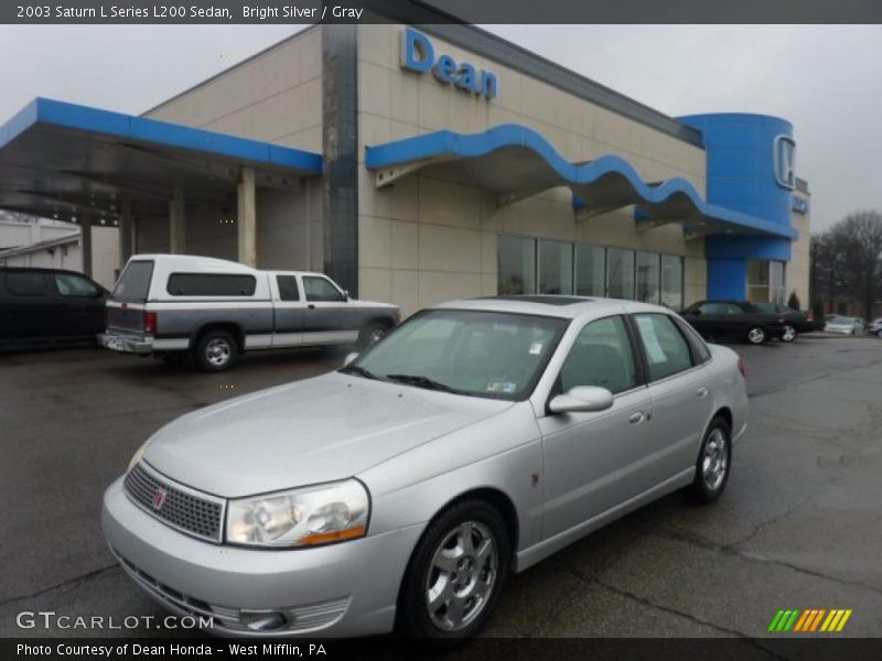 Bright Silver / Gray 2003 Saturn L Series L200 Sedan