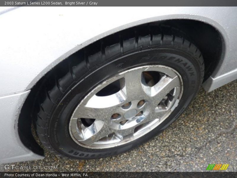 Bright Silver / Gray 2003 Saturn L Series L200 Sedan