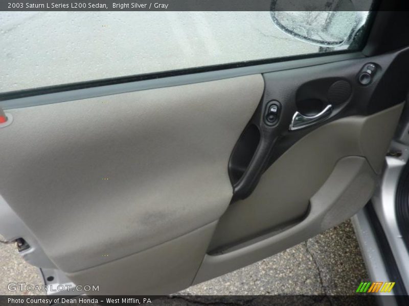 Bright Silver / Gray 2003 Saturn L Series L200 Sedan