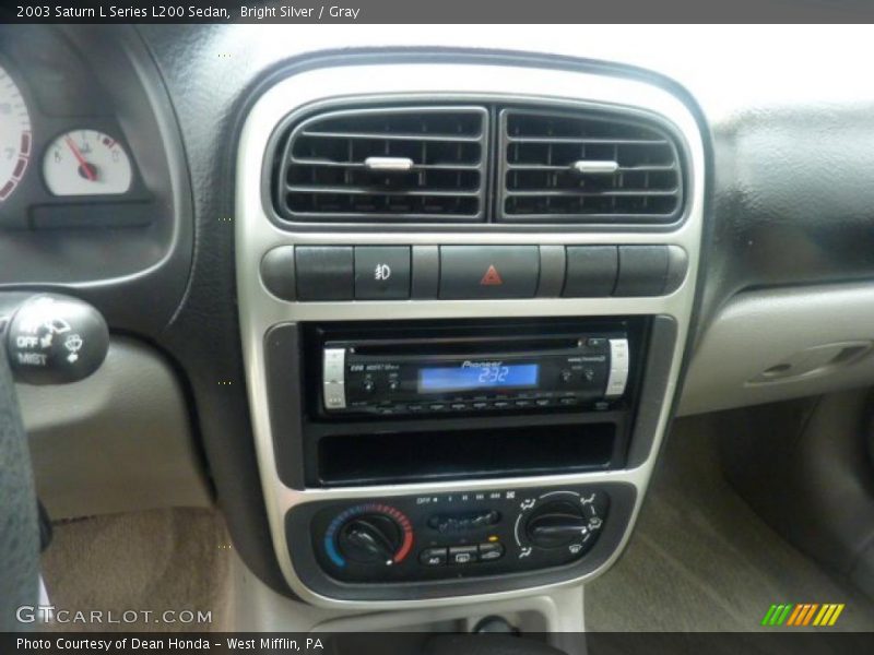 Bright Silver / Gray 2003 Saturn L Series L200 Sedan