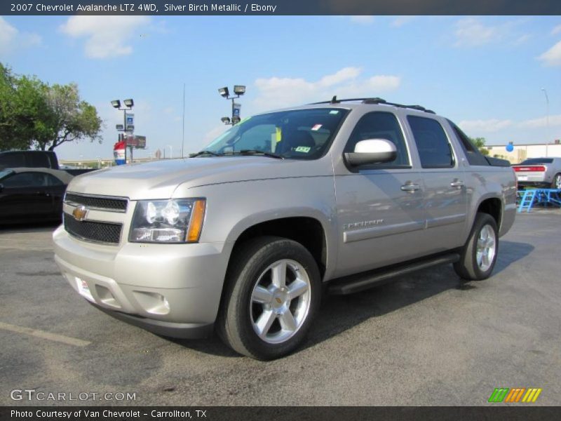 Front 3/4 View of 2007 Avalanche LTZ 4WD