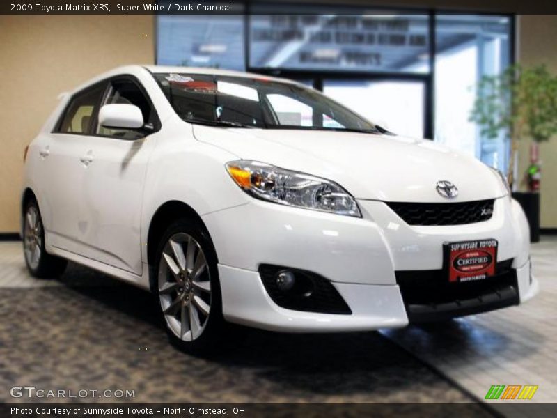 Super White / Dark Charcoal 2009 Toyota Matrix XRS