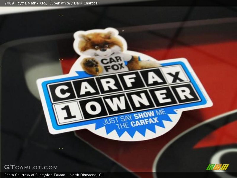 Super White / Dark Charcoal 2009 Toyota Matrix XRS