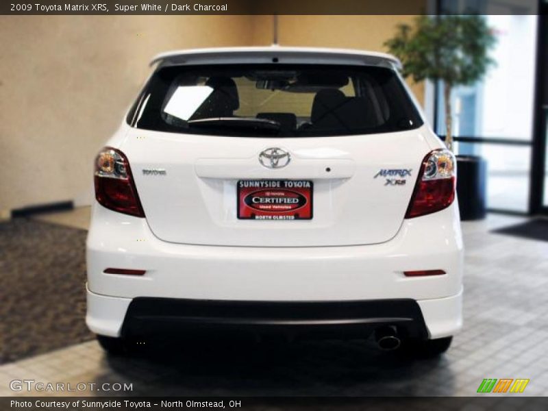Super White / Dark Charcoal 2009 Toyota Matrix XRS