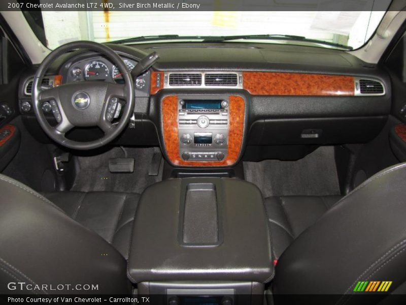 Dashboard of 2007 Avalanche LTZ 4WD