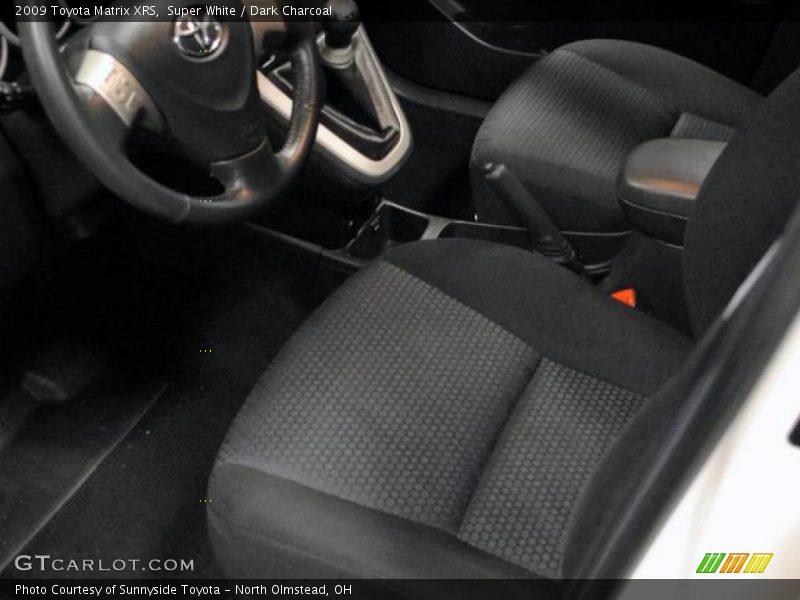 Super White / Dark Charcoal 2009 Toyota Matrix XRS