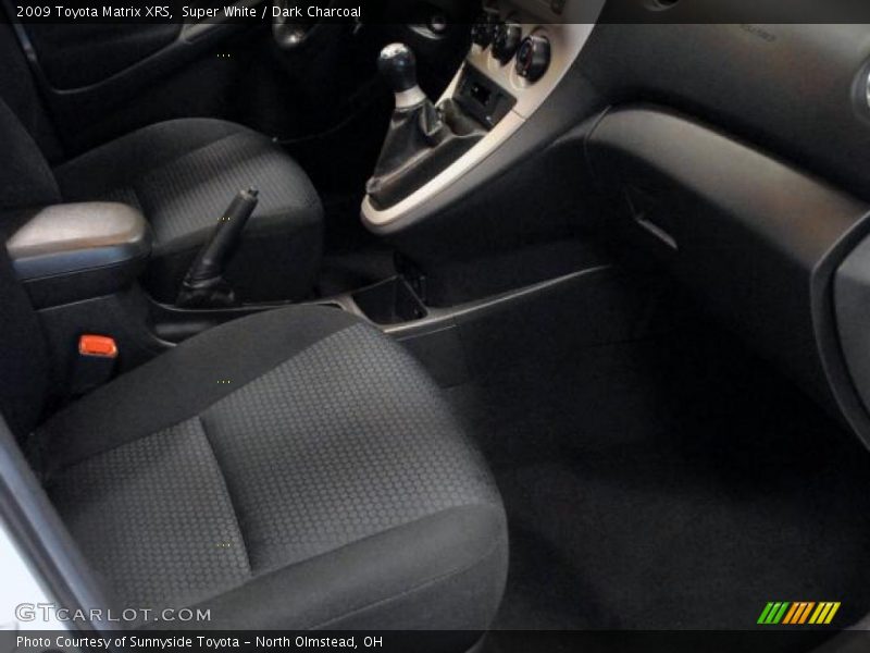 Super White / Dark Charcoal 2009 Toyota Matrix XRS