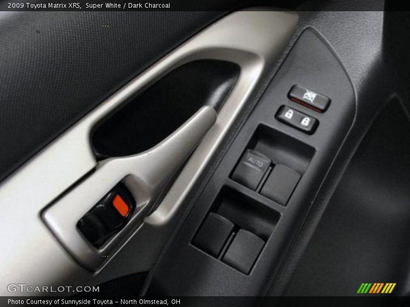Super White / Dark Charcoal 2009 Toyota Matrix XRS