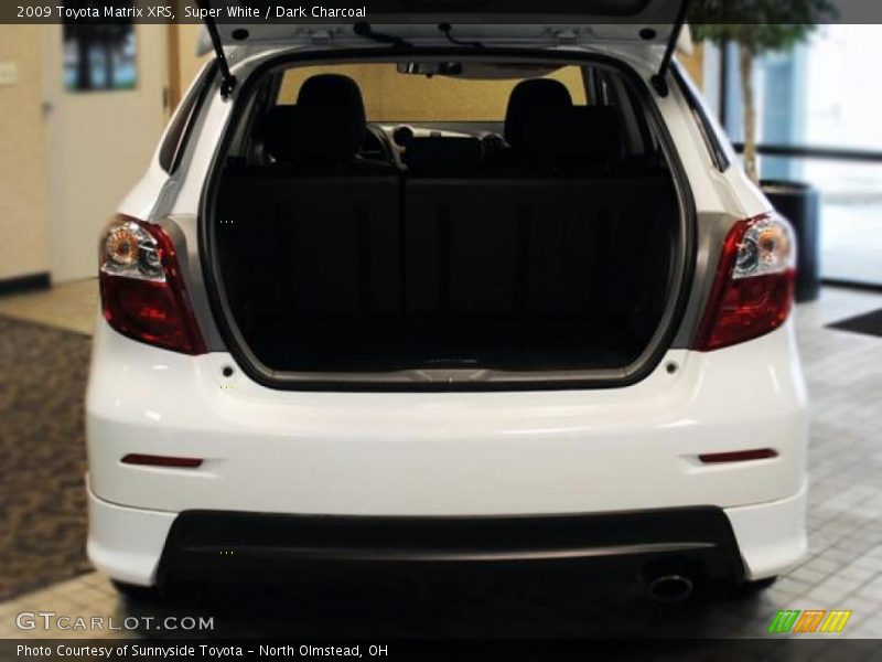 Super White / Dark Charcoal 2009 Toyota Matrix XRS