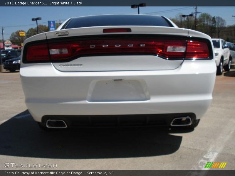 Bright White / Black 2011 Dodge Charger SE