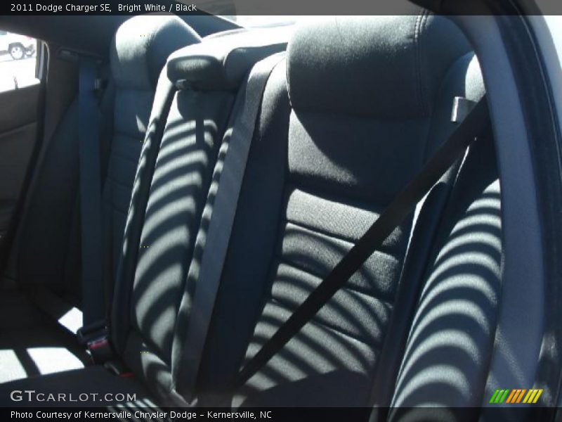 Bright White / Black 2011 Dodge Charger SE