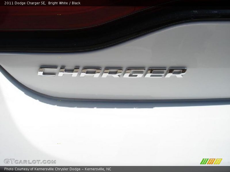 Bright White / Black 2011 Dodge Charger SE