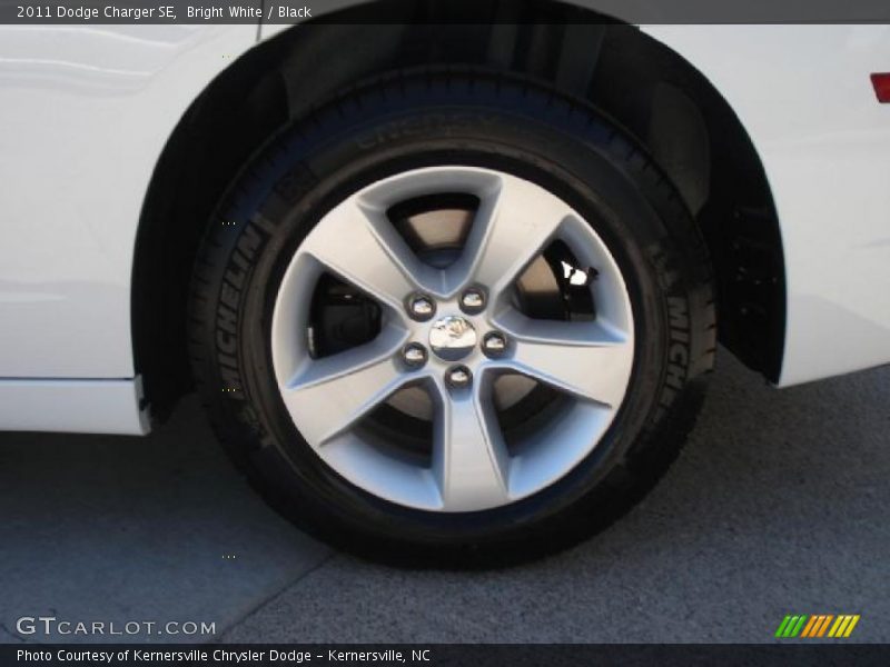 Bright White / Black 2011 Dodge Charger SE