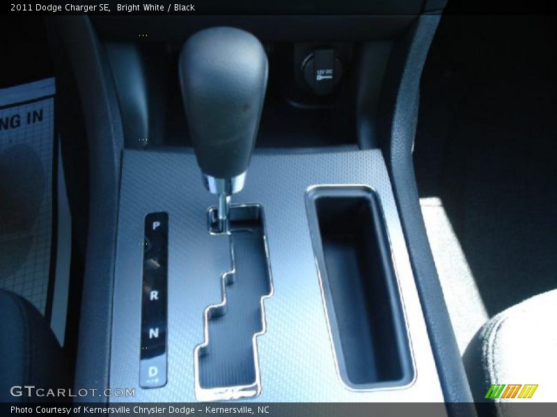 Bright White / Black 2011 Dodge Charger SE