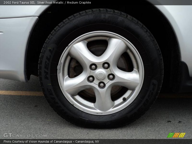 Silver Frost Metallic / Medium Graphite 2002 Ford Taurus SES