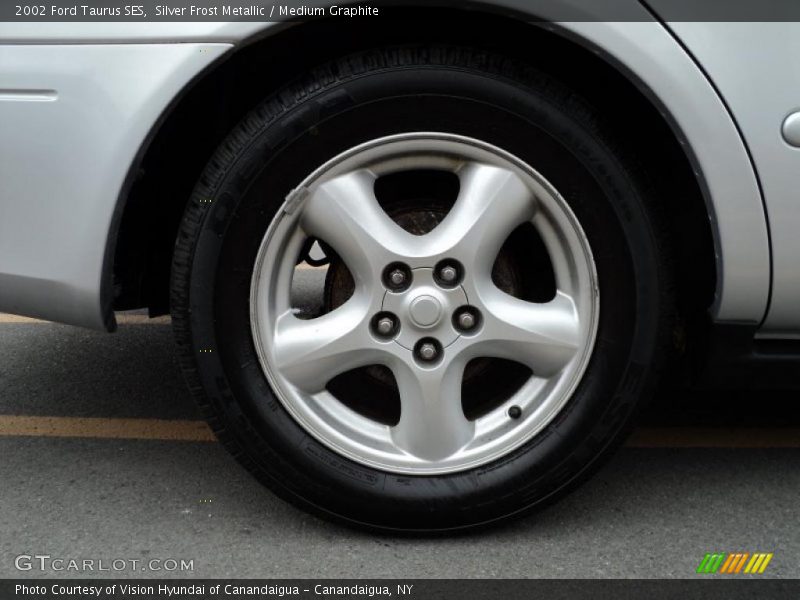 Silver Frost Metallic / Medium Graphite 2002 Ford Taurus SES