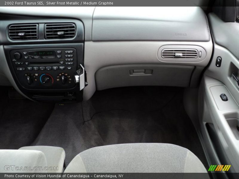 Silver Frost Metallic / Medium Graphite 2002 Ford Taurus SES