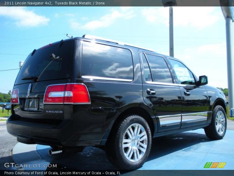 Tuxedo Black Metallic / Stone 2011 Lincoln Navigator 4x2