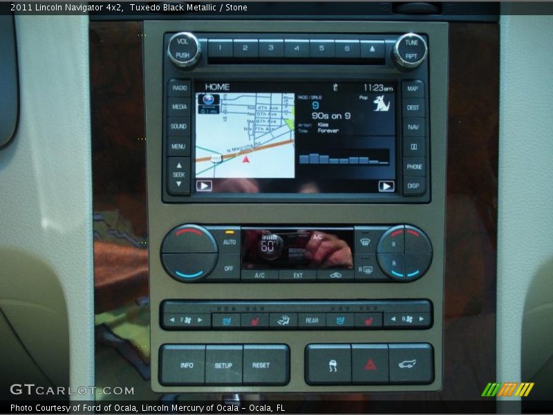 Controls of 2011 Navigator 4x2