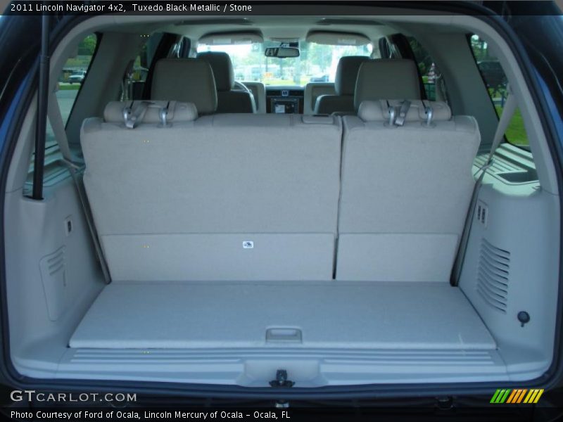  2011 Navigator 4x2 Trunk
