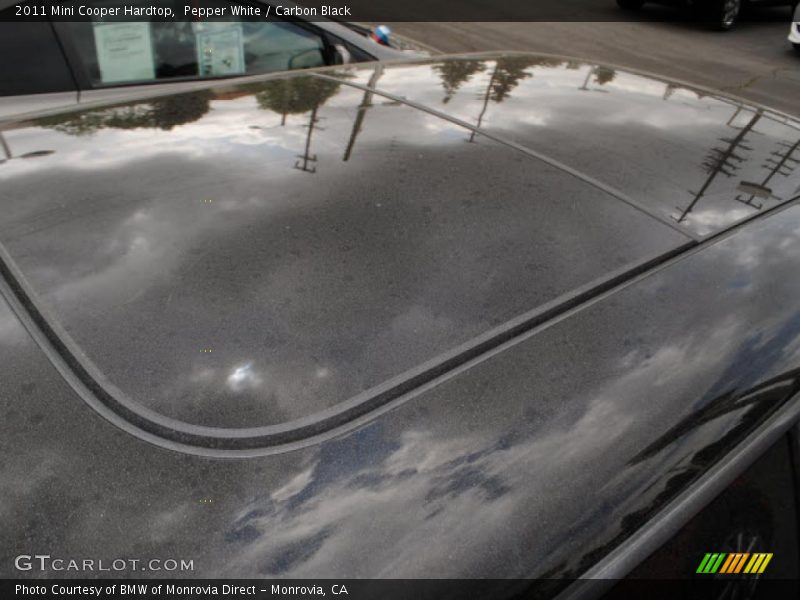 Pepper White / Carbon Black 2011 Mini Cooper Hardtop