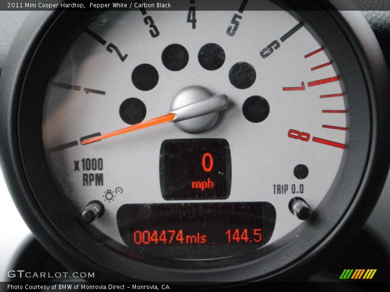 Pepper White / Carbon Black 2011 Mini Cooper Hardtop