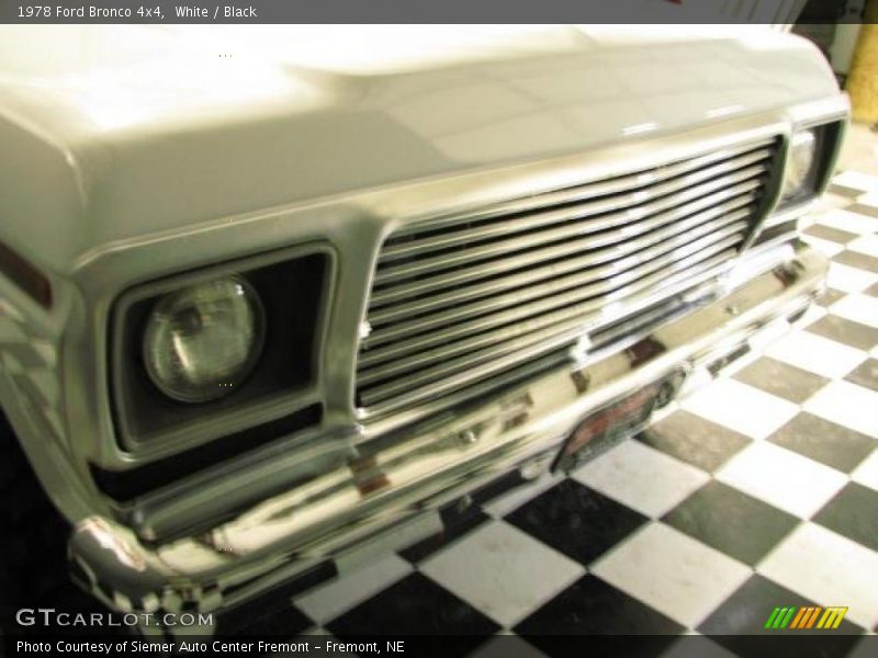 White / Black 1978 Ford Bronco 4x4