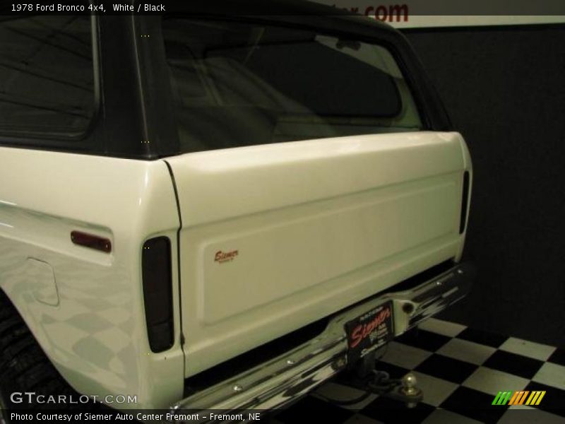 White / Black 1978 Ford Bronco 4x4