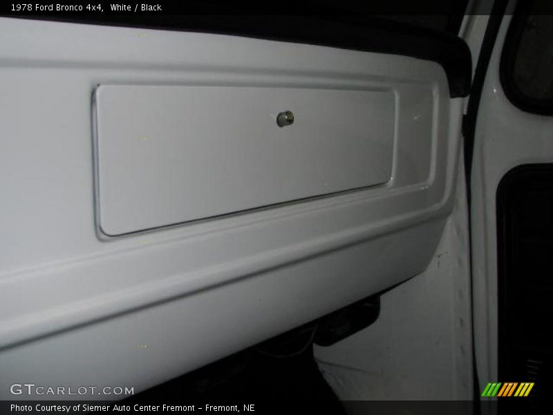 White / Black 1978 Ford Bronco 4x4