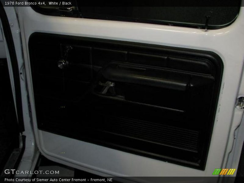 White / Black 1978 Ford Bronco 4x4