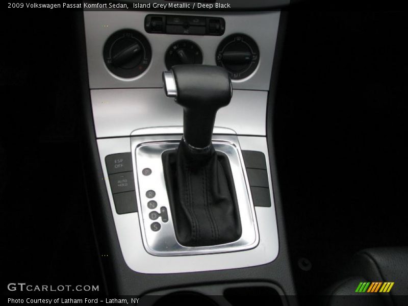 Island Grey Metallic / Deep Black 2009 Volkswagen Passat Komfort Sedan