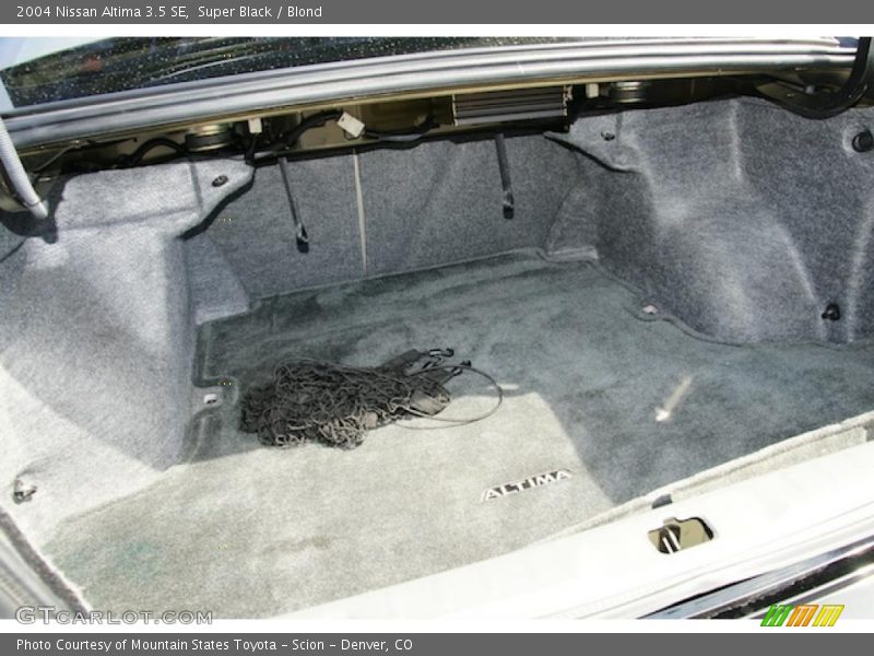 Super Black / Blond 2004 Nissan Altima 3.5 SE