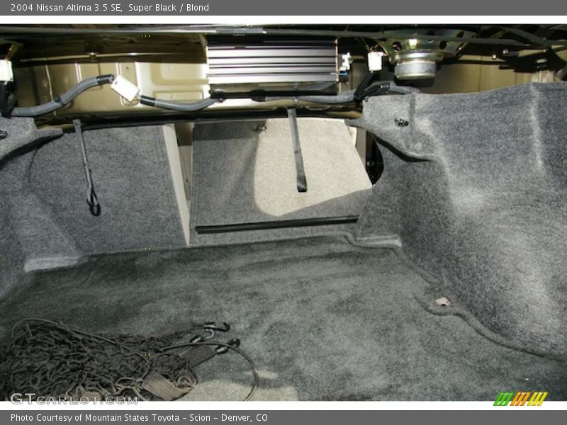 Super Black / Blond 2004 Nissan Altima 3.5 SE