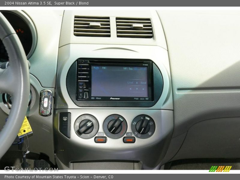 Super Black / Blond 2004 Nissan Altima 3.5 SE