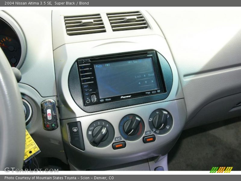 Super Black / Blond 2004 Nissan Altima 3.5 SE