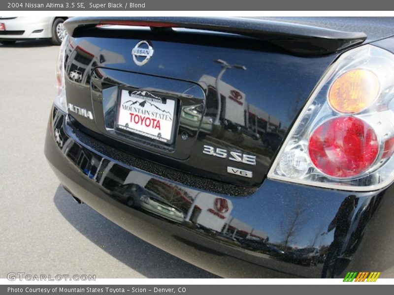 Super Black / Blond 2004 Nissan Altima 3.5 SE