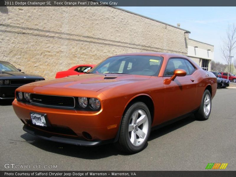 Toxic Orange Pearl / Dark Slate Gray 2011 Dodge Challenger SE