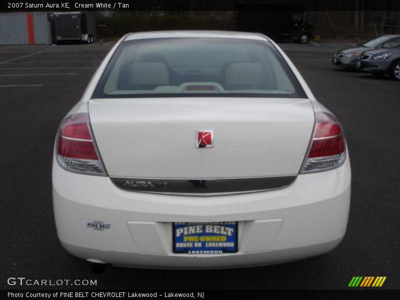 Cream White / Tan 2007 Saturn Aura XE