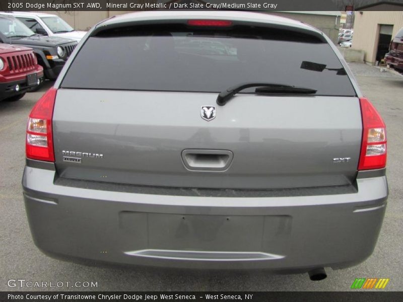  2005 Magnum SXT AWD Mineral Gray Metallic