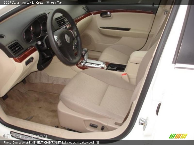 Cream White / Tan 2007 Saturn Aura XE