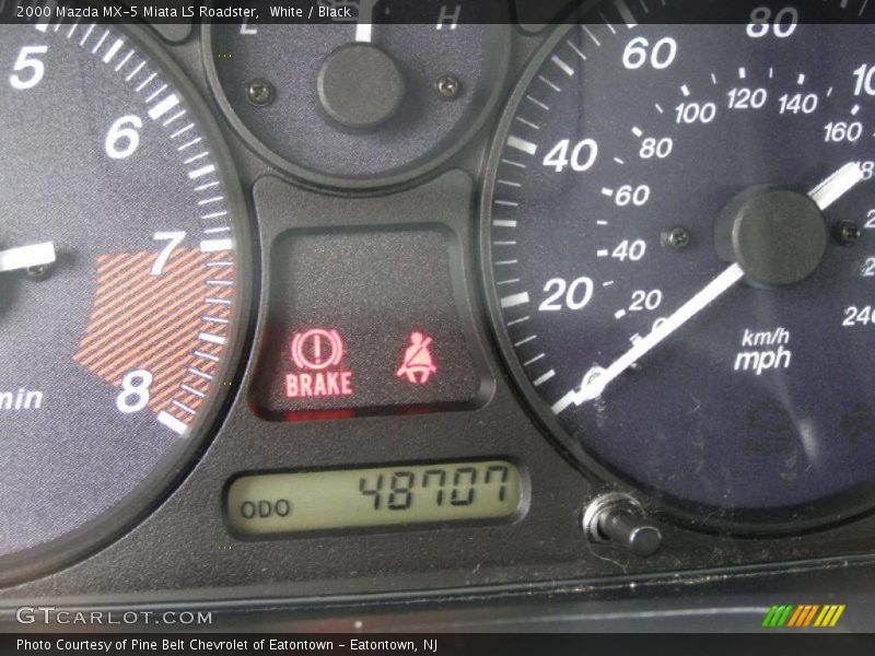 White / Black 2000 Mazda MX-5 Miata LS Roadster