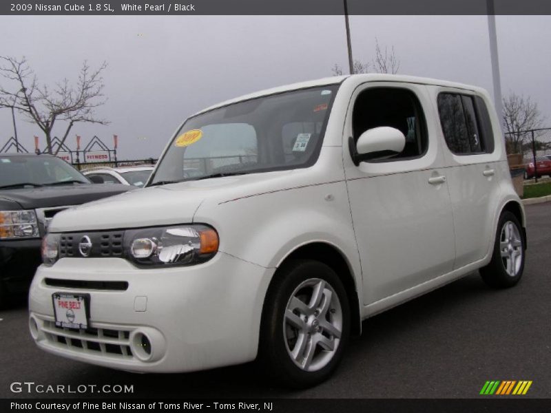 White Pearl / Black 2009 Nissan Cube 1.8 SL