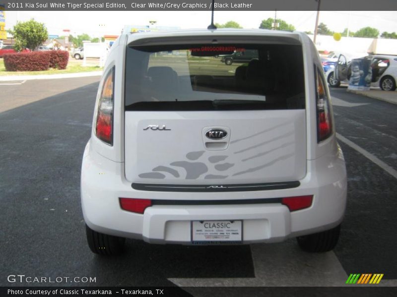 Clear White/Grey Graphics / Black Leather 2011 Kia Soul White Tiger Special Edition