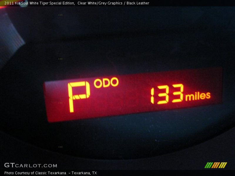Clear White/Grey Graphics / Black Leather 2011 Kia Soul White Tiger Special Edition