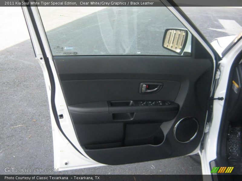 Clear White/Grey Graphics / Black Leather 2011 Kia Soul White Tiger Special Edition