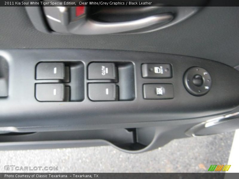 Clear White/Grey Graphics / Black Leather 2011 Kia Soul White Tiger Special Edition
