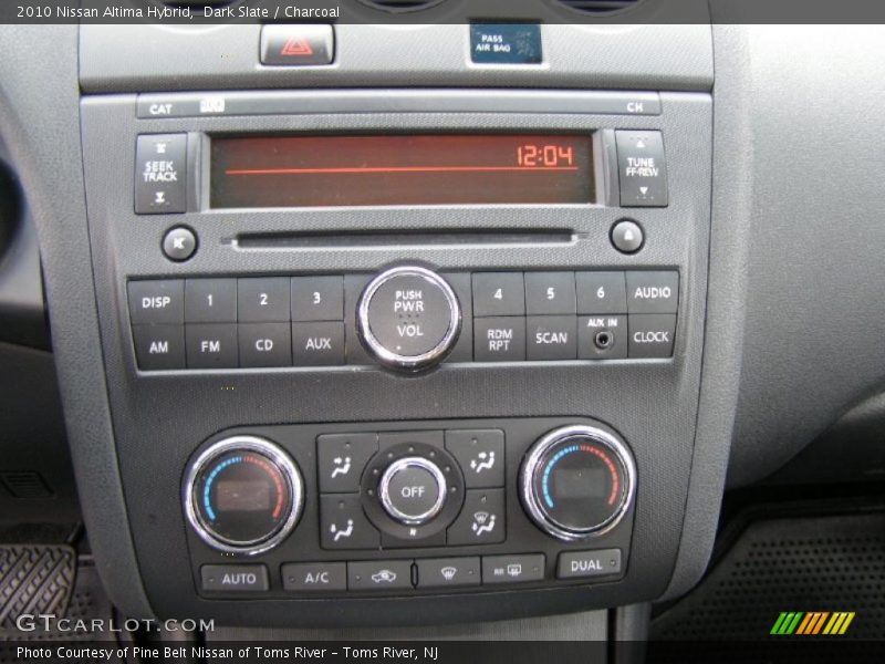 Controls of 2010 Altima Hybrid