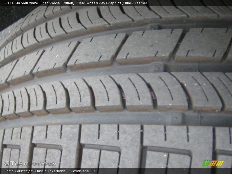 Clear White/Grey Graphics / Black Leather 2011 Kia Soul White Tiger Special Edition